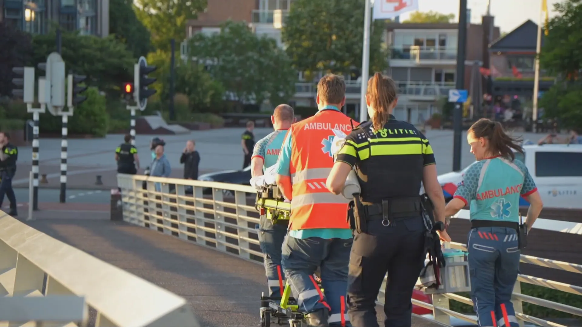 Leraar neergestoken bij eindmusical groep 8, raakt ernstig gewond