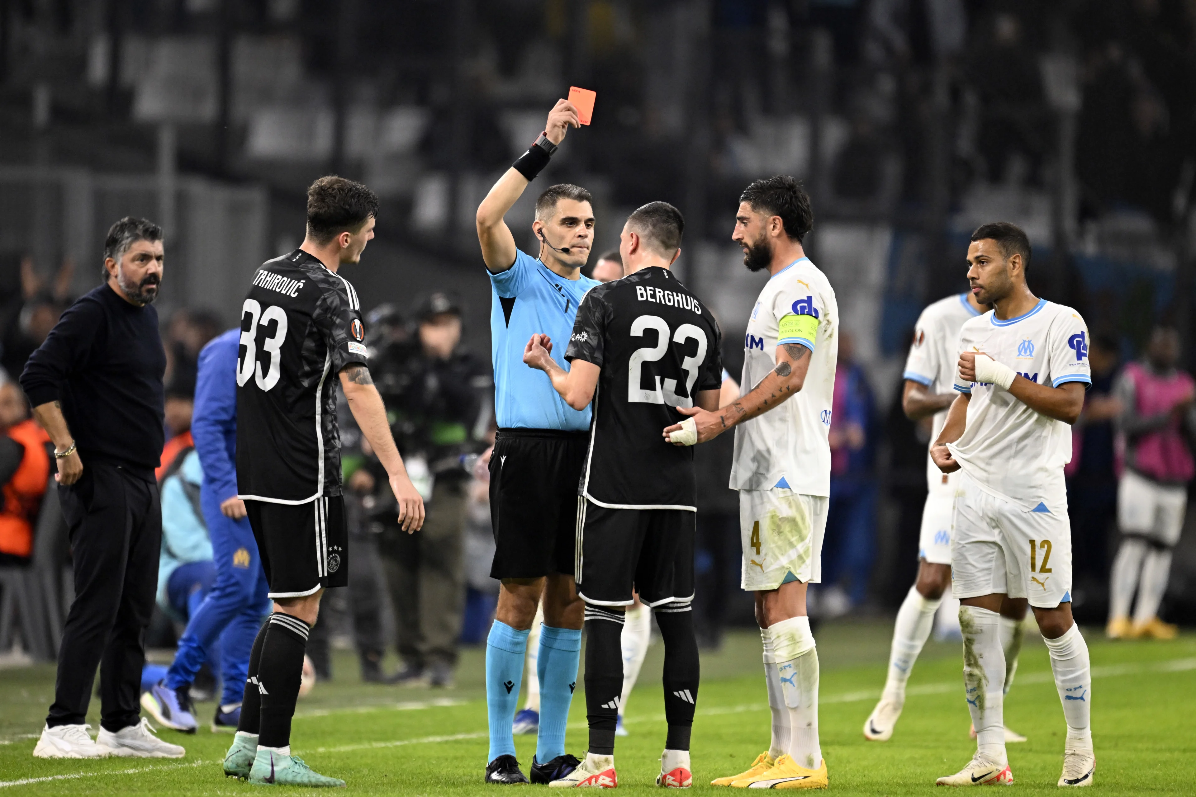 Ajax uitgeschakeld in Europa League na nederlaag in Marseille