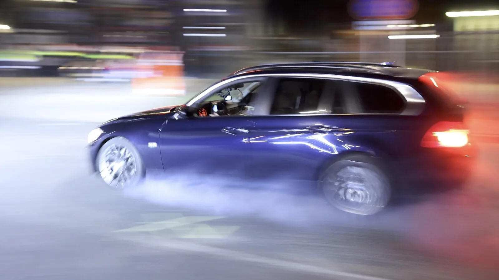 Nachtelijke 'straatrace' in Epe blijkt 'spectaculaire' remtest van politie