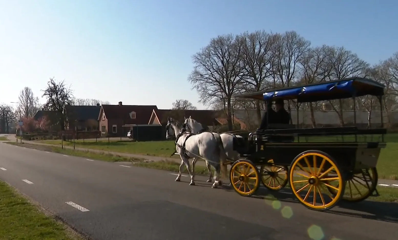 Brandstofprijzen door het dak: komt de autoloze zondag terug?