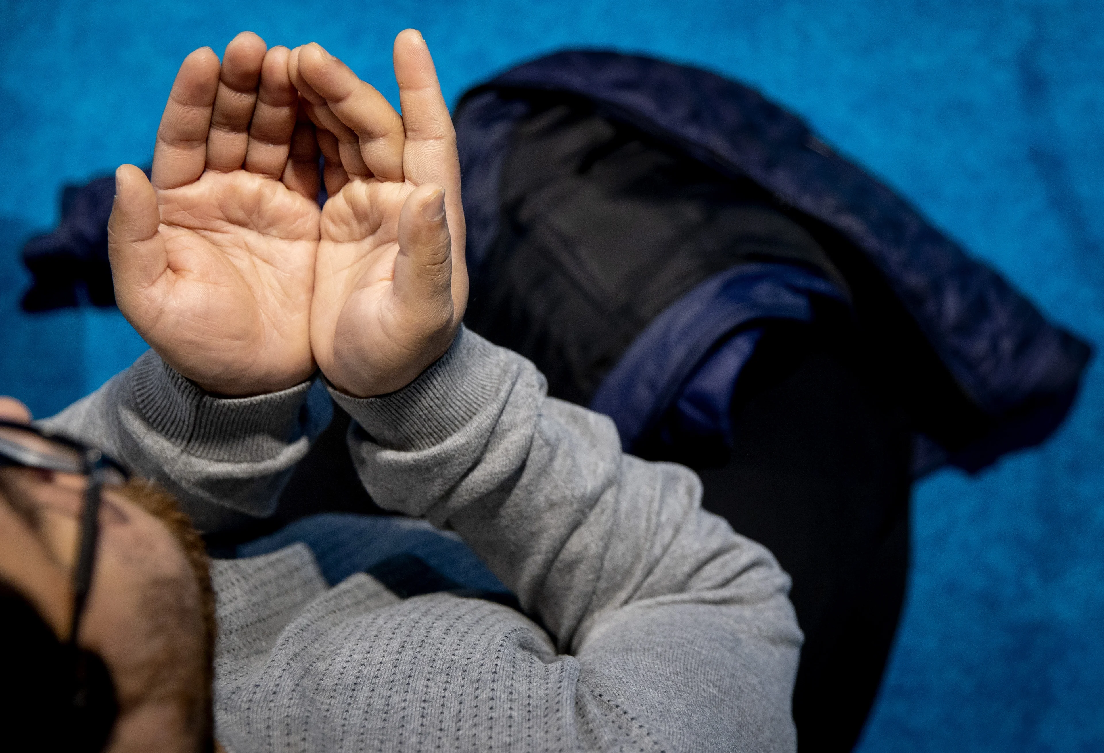 Moskeeën staan stil bij aardbeving in Marokko bij vrijdaggebed
