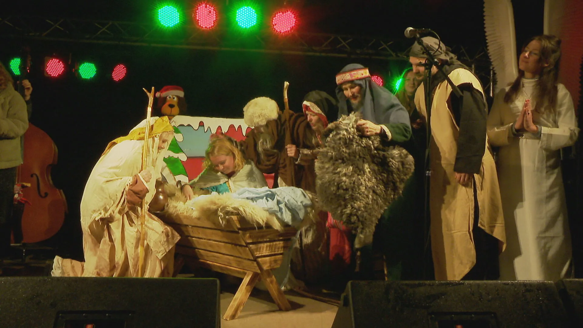 Kerststal komt tot leven in Beverwijk mét een echte baby Jezus