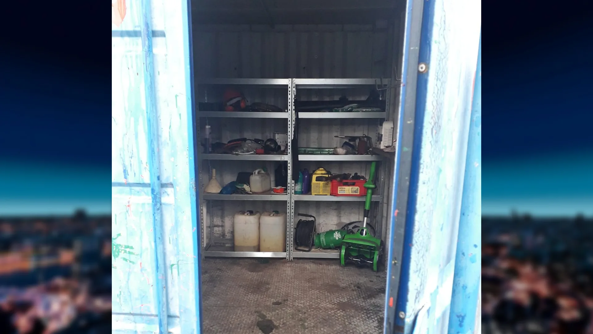 Dure grasmaaiers gejat uit Zwolse speeltuin: 'Nu kunnen we geen schommel meer kopen'