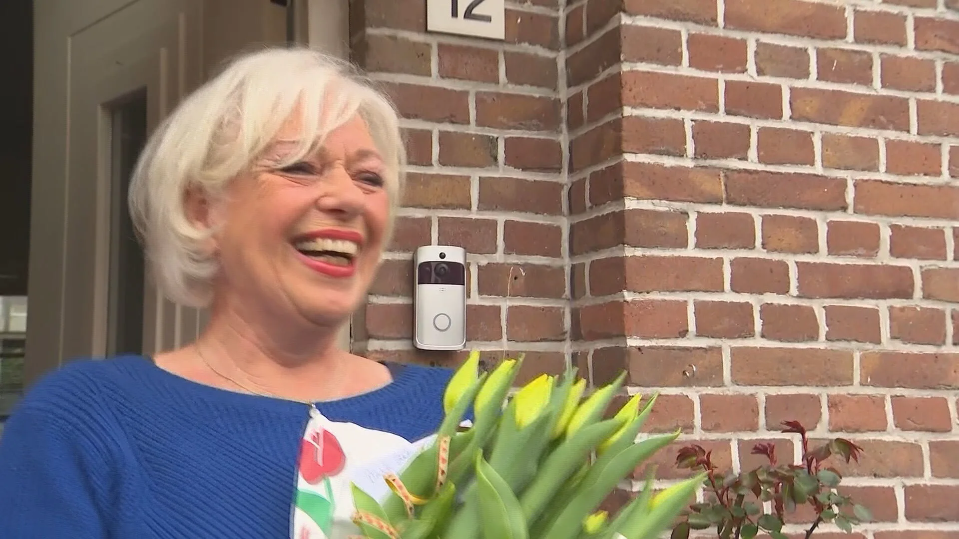 Van Irene die haar buurvrouw helpt tot Ronald die stervende mensen verzorgt: corso bezorgt verrassingsbloemen