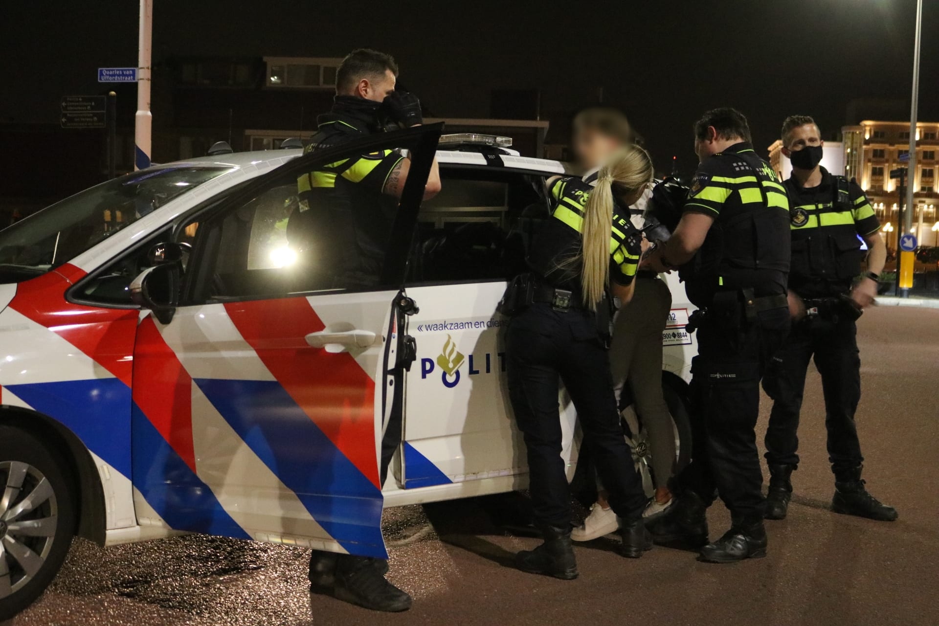 Agent gewond na uit de hand gelopen strandfeest met honderden jongeren in Noordwijk