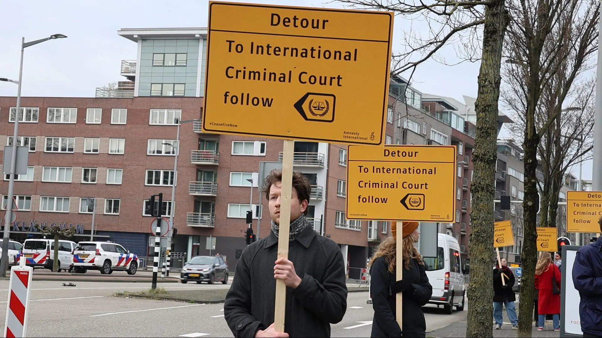 Demonstranten verzamelen zich bij Holocaustmuseum