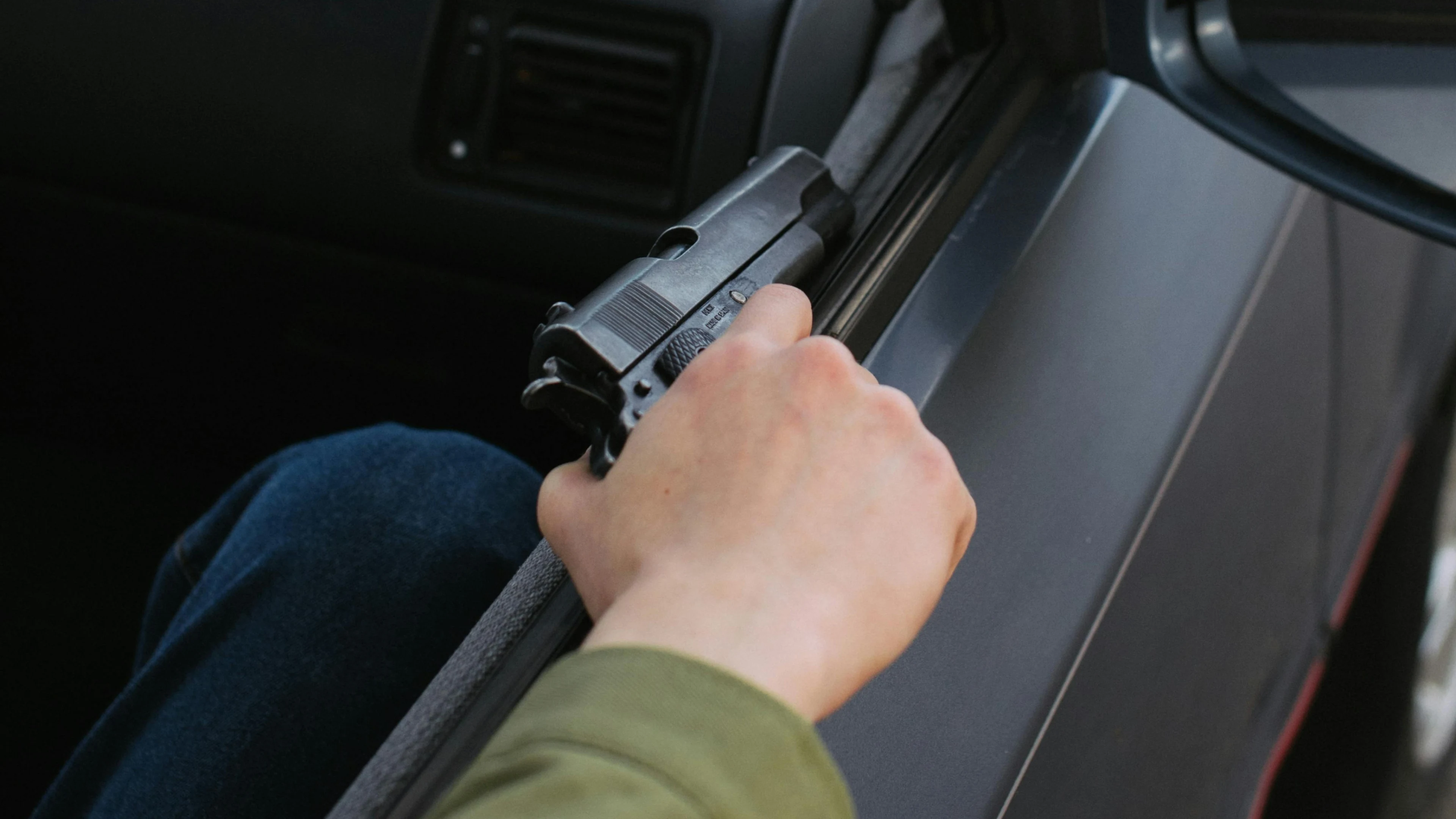 Verkeersruzie A15 loopt uit de hand: man trekt al rijdende vuurwapen