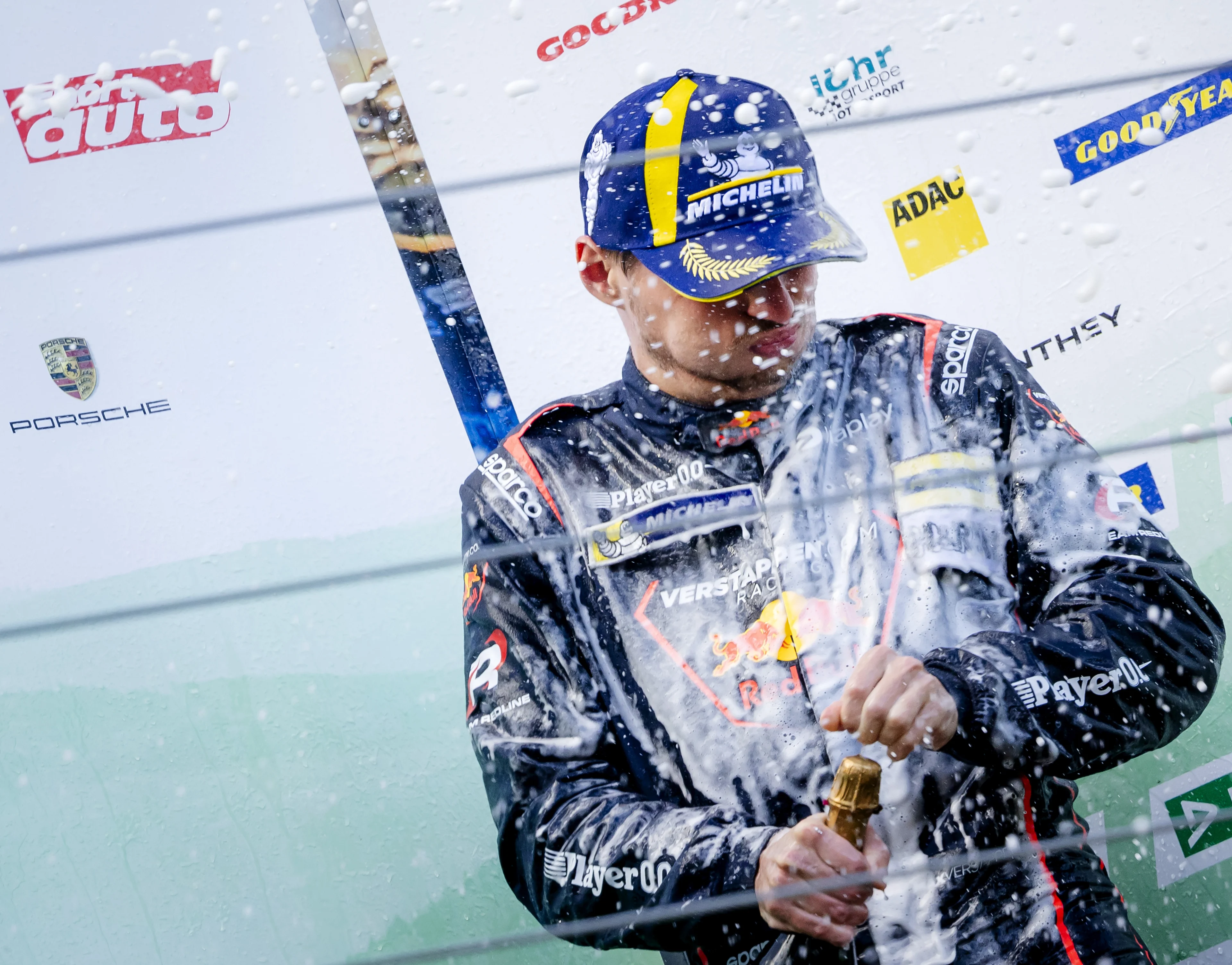 Verstappen wint op Nürburgring en jaagt op meer races