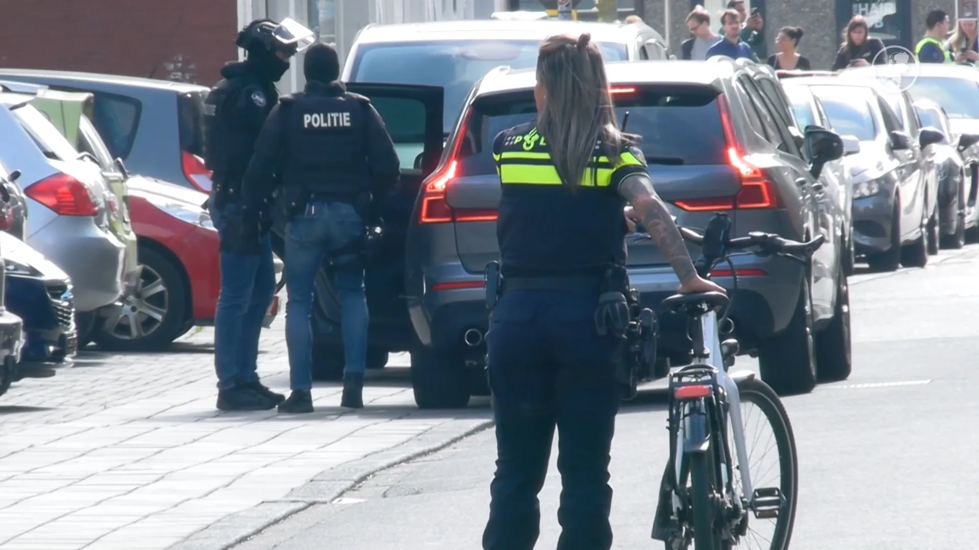 Meerdere aanhoudingen bij invallen arrestatieteam in Enschede