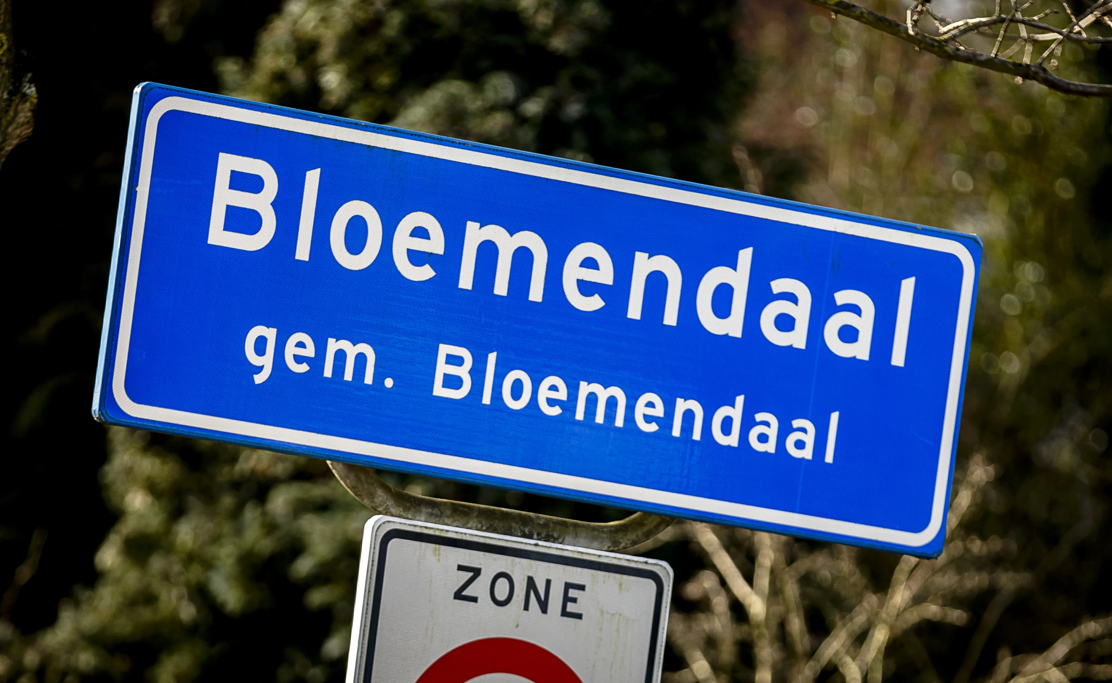 Telegraaf-journalisten belaagd na asieldebat Bloemendaal
