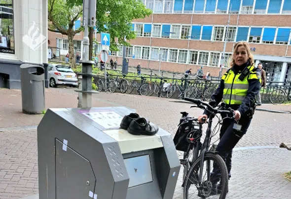 Politie vindt dakloze man in ondergrondse container Amsterdam