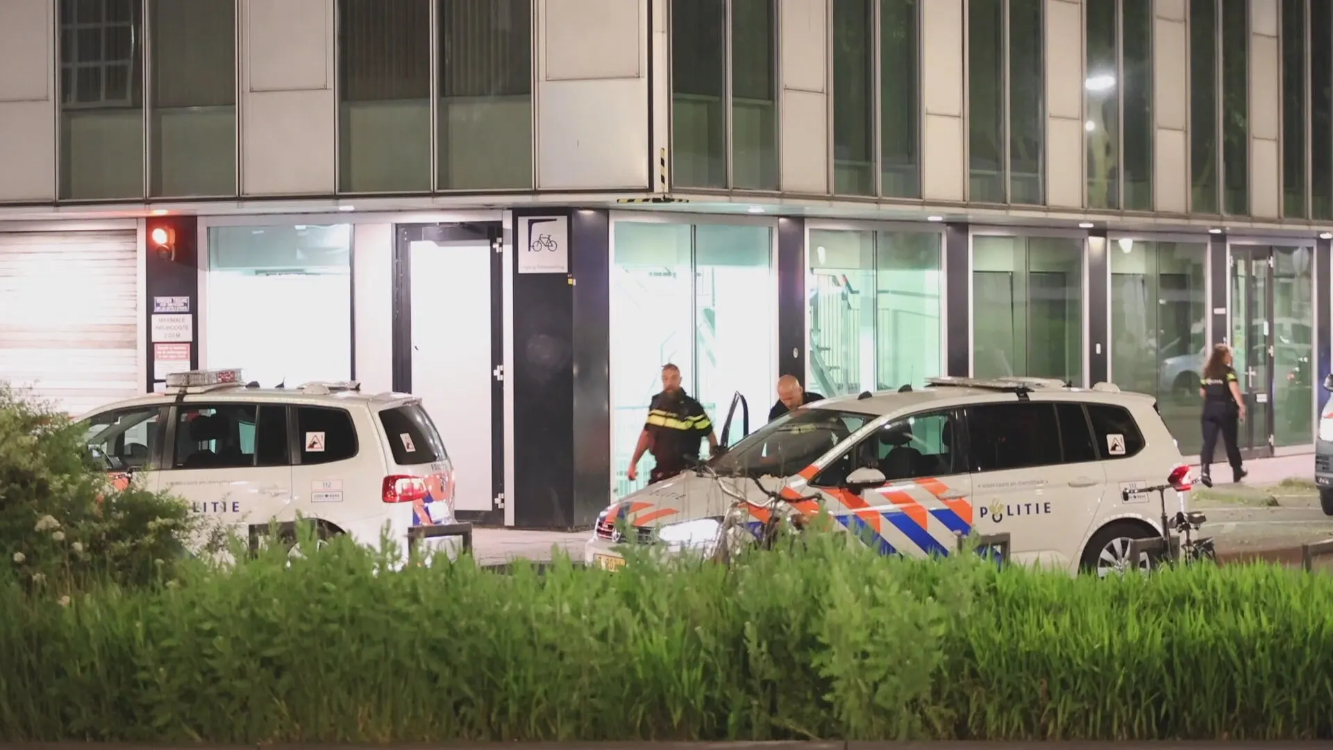 Man neergeschoten in Rotterdam, met 'onbekend aantal schotwonden' naar ziekenhuis