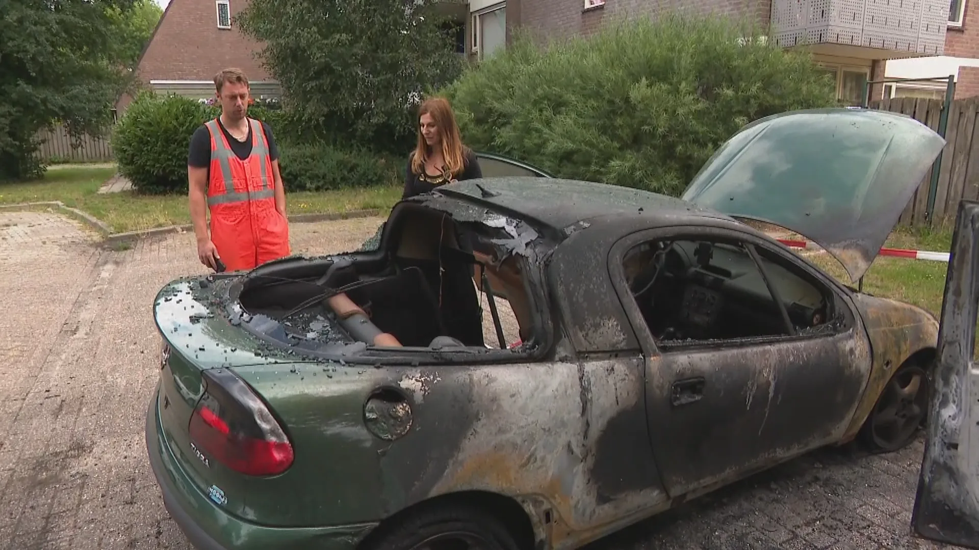 Vier auto's in lichterlaaie in Nijmegen: 'Dat dit kan in Nederland'