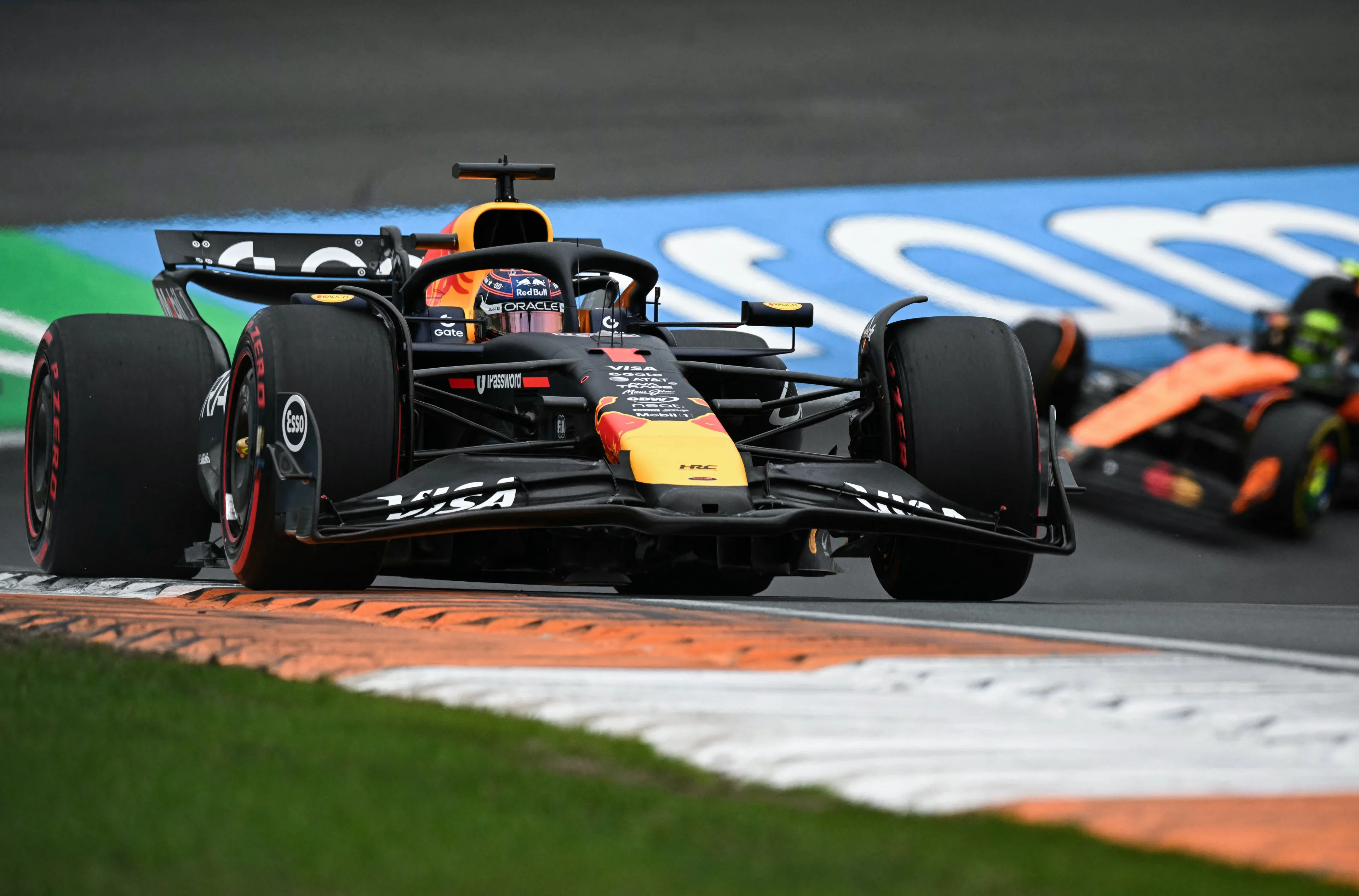 Verstappen eindigt als tweede in Zandvoort na race vol safety cars
