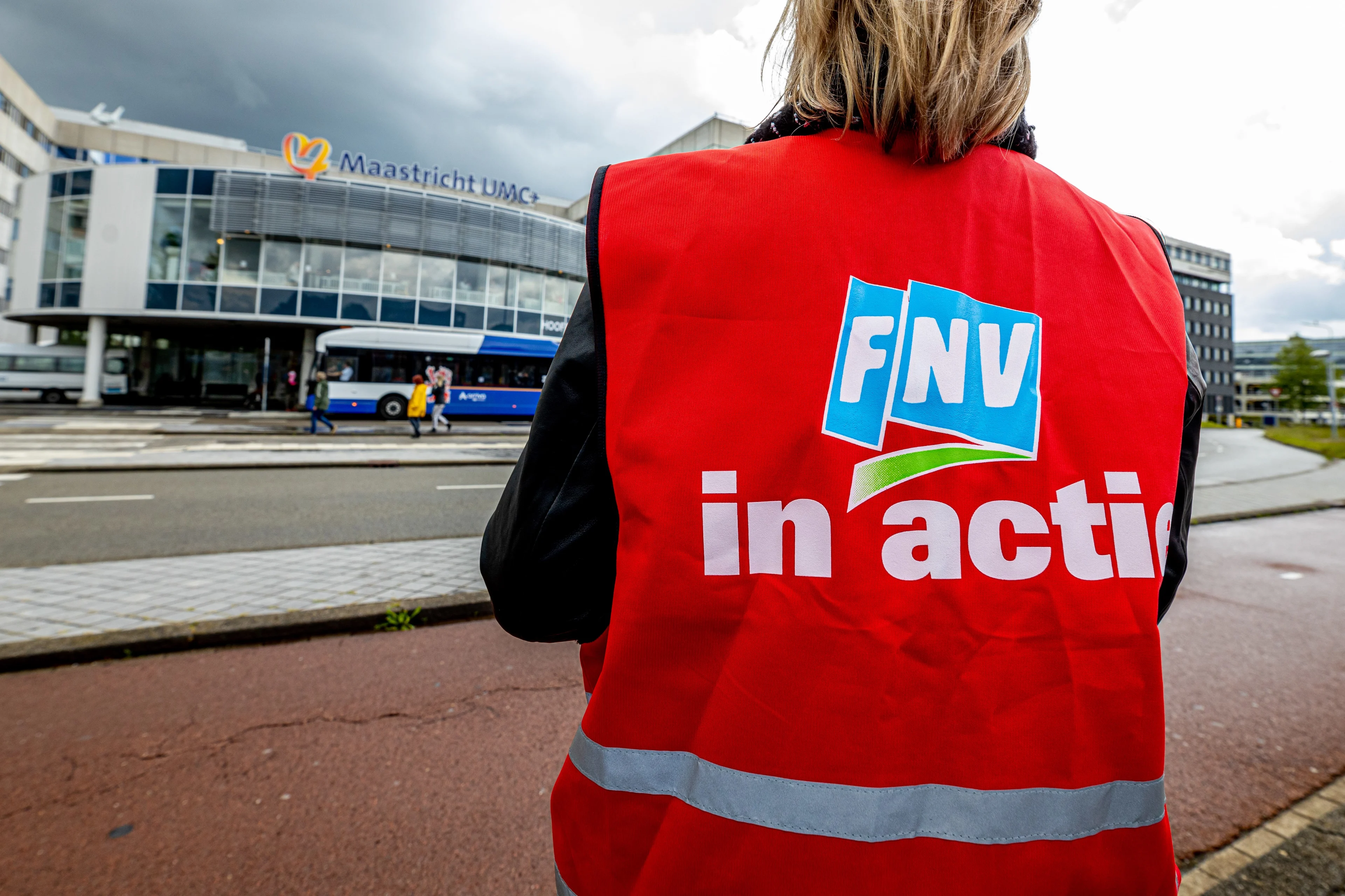 Pingpongen en pubquiz tijdens 'grootste staking ooit' onder ziekenhuismedewerkers