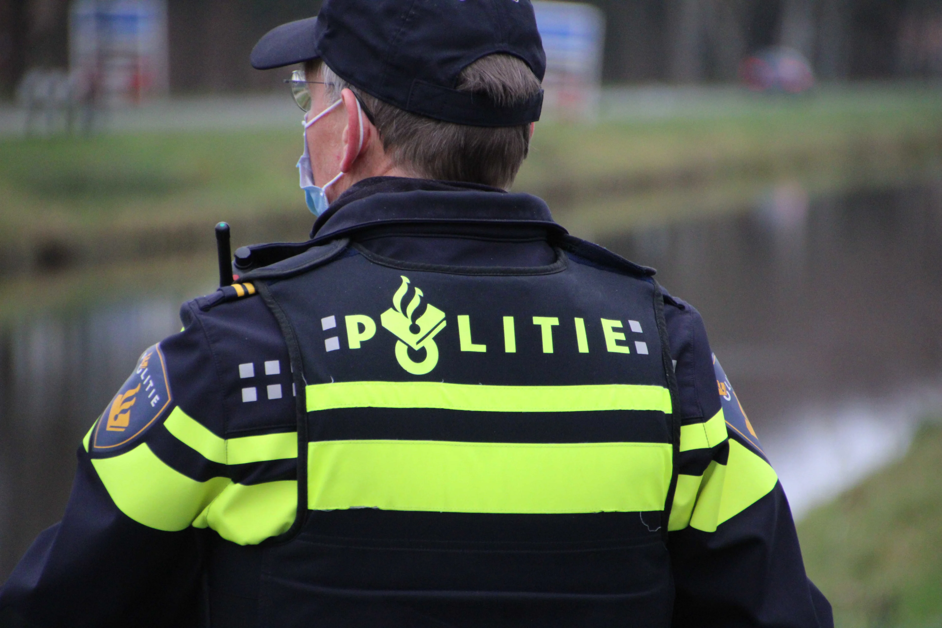Politie met man en macht op zoek naar ontsnapte gevangene (21) in Rotterdam