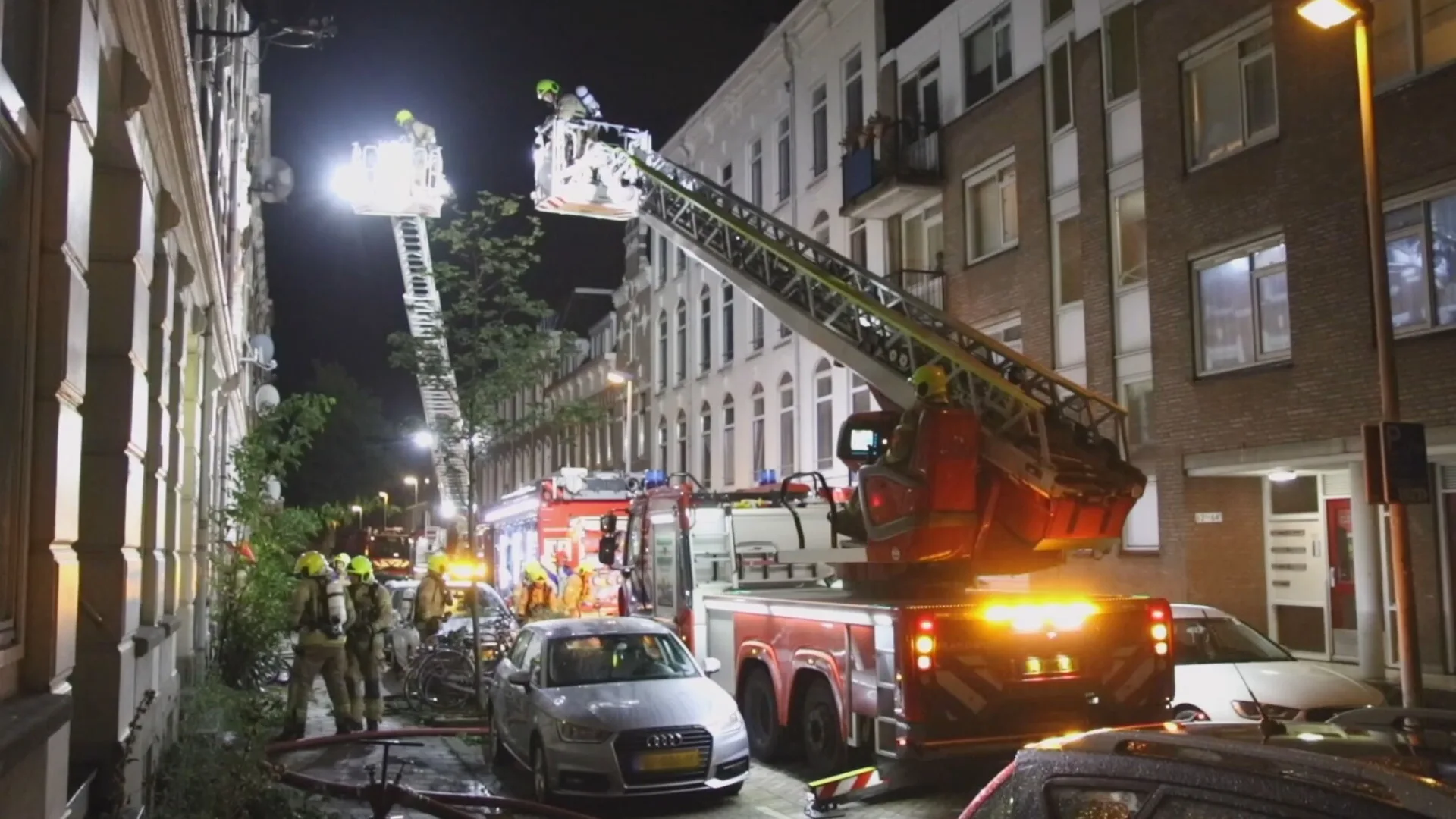 Acht mensen gered bij woningbrand in Rotterdam, vuur mogelijk aangestoken