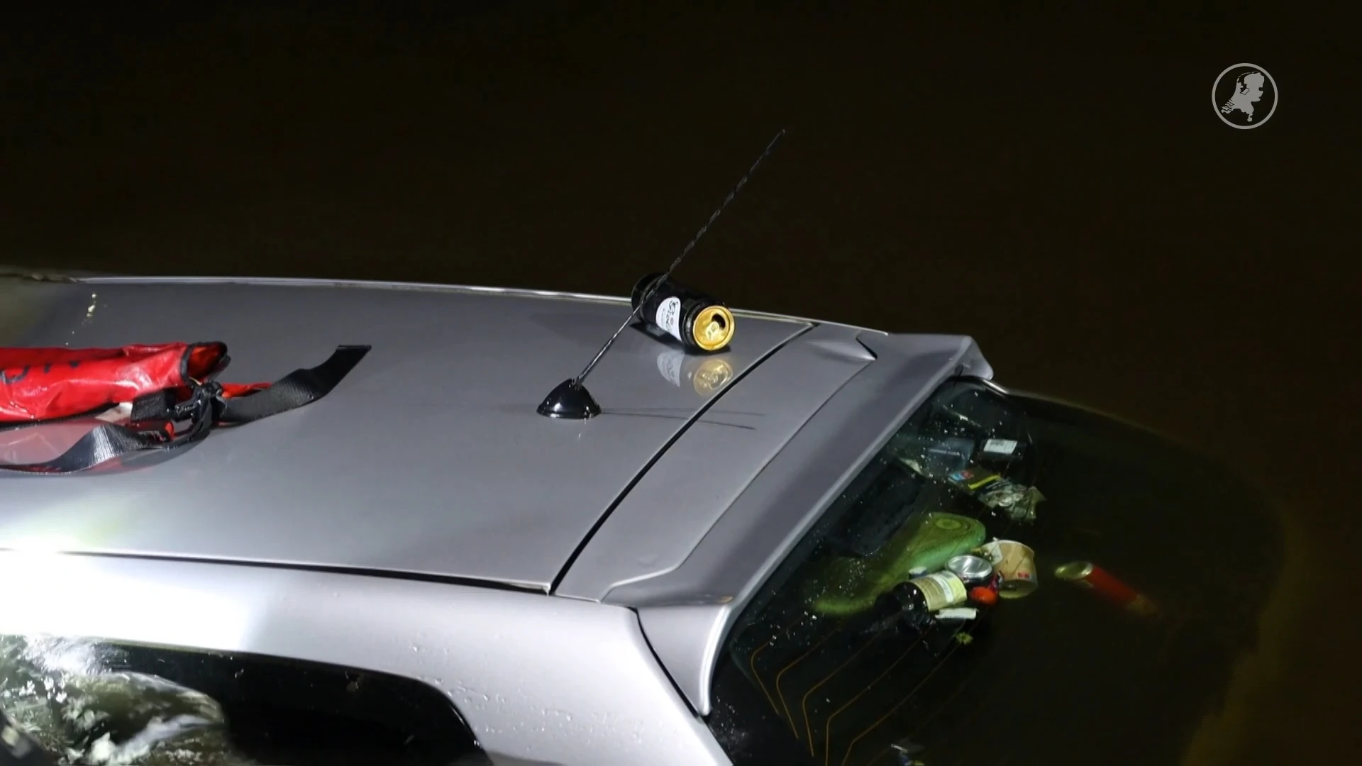 Dronken bestuurder rijdt auto de sloot in in Hillegom