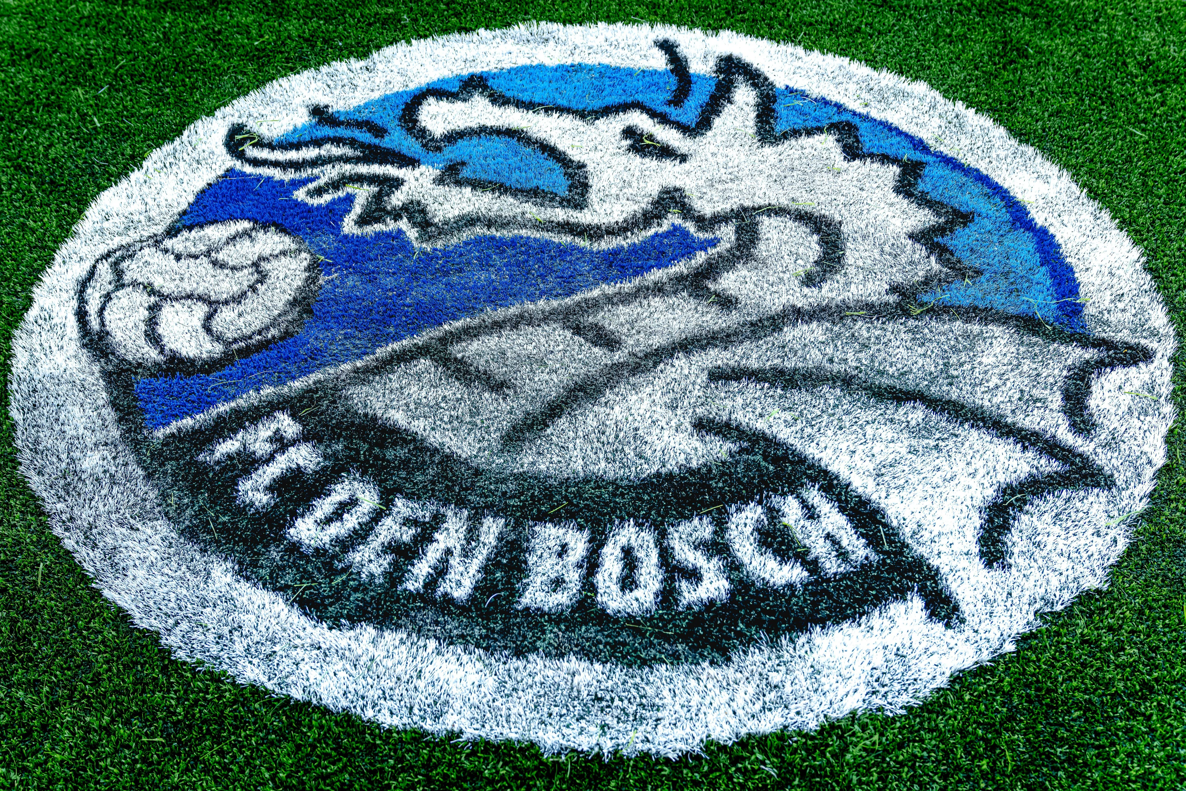 FC Den Bosch-'supporters' misdragen zich opnieuw: speler met glas bekogeld en steward onwel