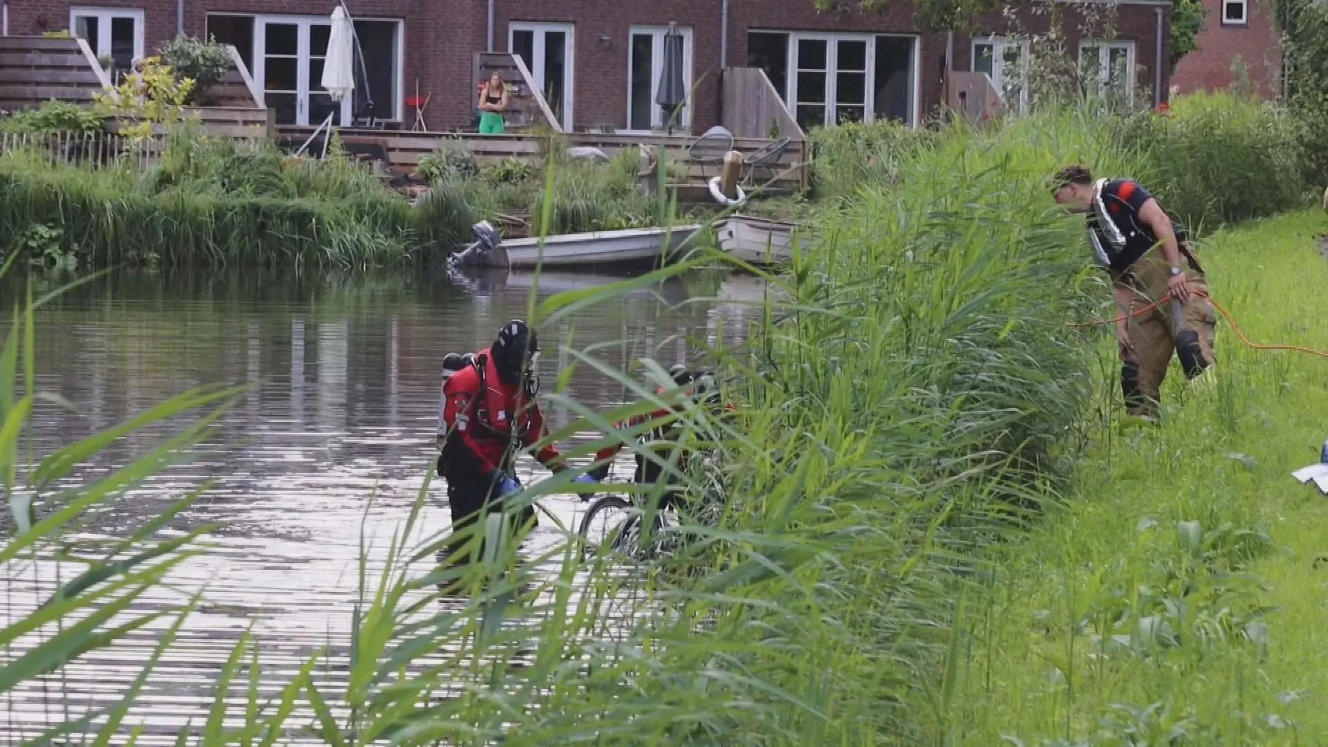 Fietsster belandt in water en overlijdt in Warmond