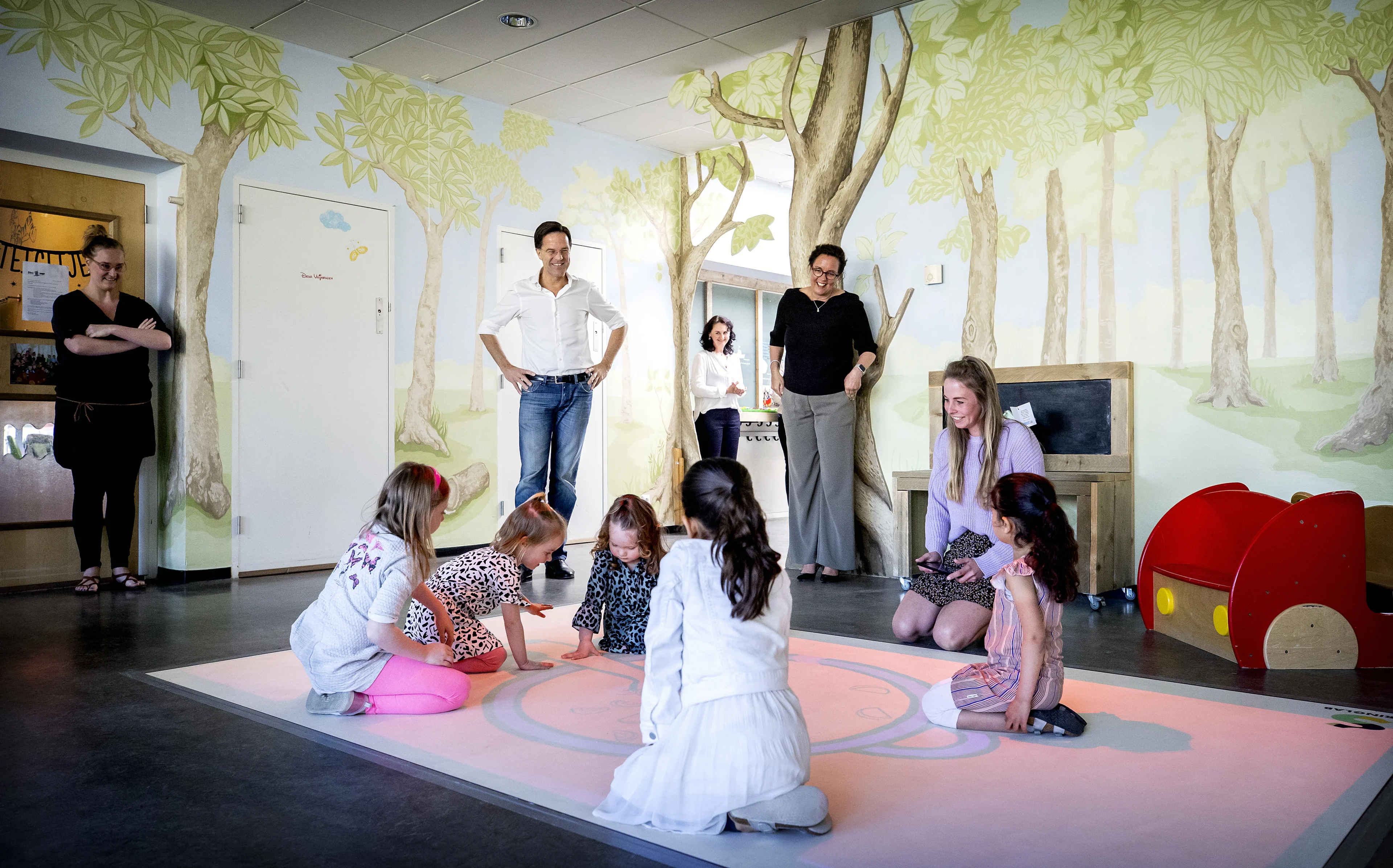 Premier Rutte onder de indruk van rol kinderopvang in coronacrisis