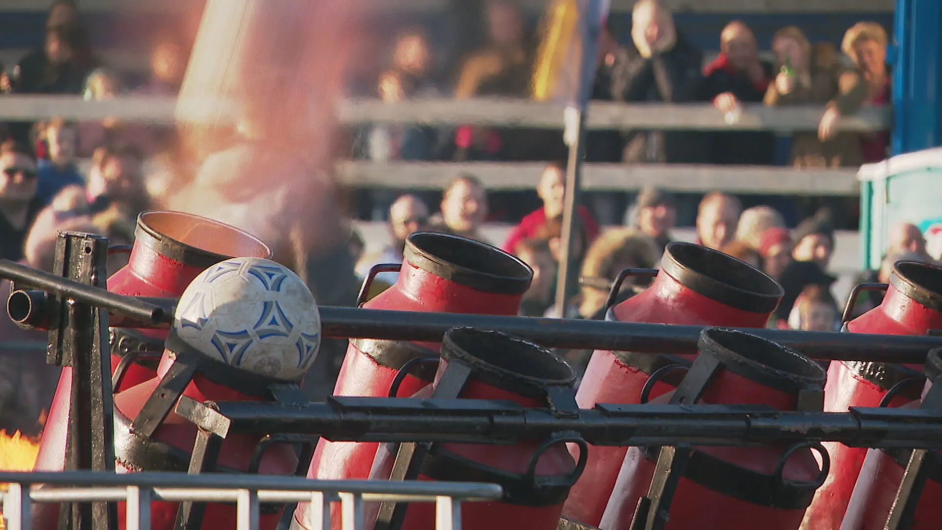 Carbidschieten dit jaar razend populair door vuurwerkverbod: 'We zijn helemaal uitverkocht'