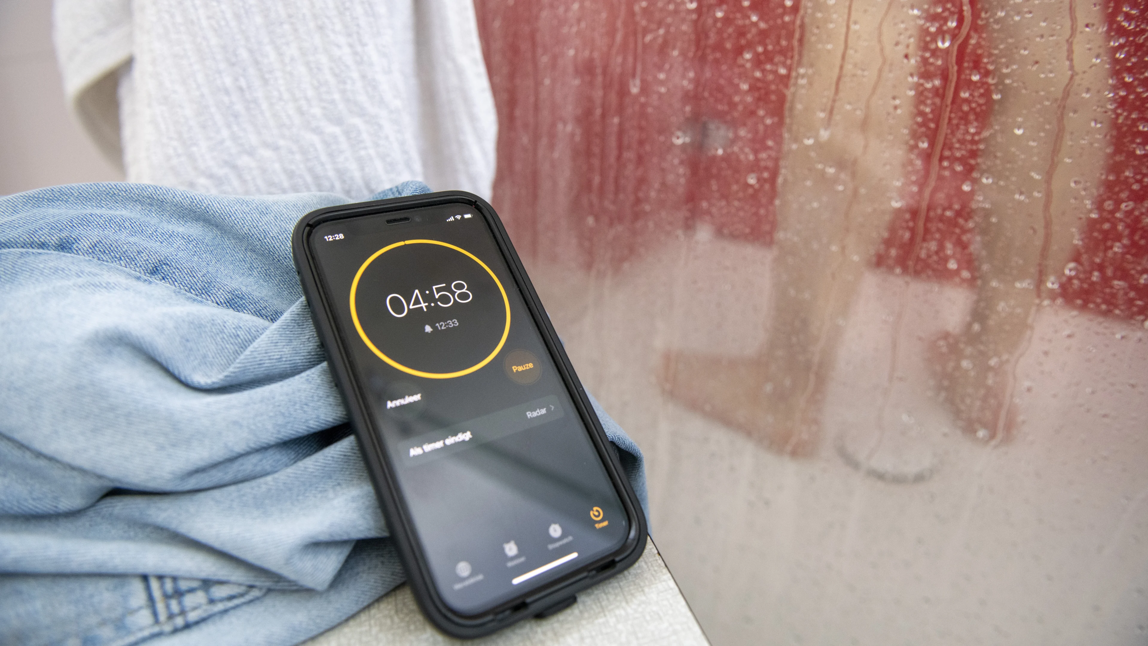 Wat is goedkoper: een kwartier douchen of een bad?