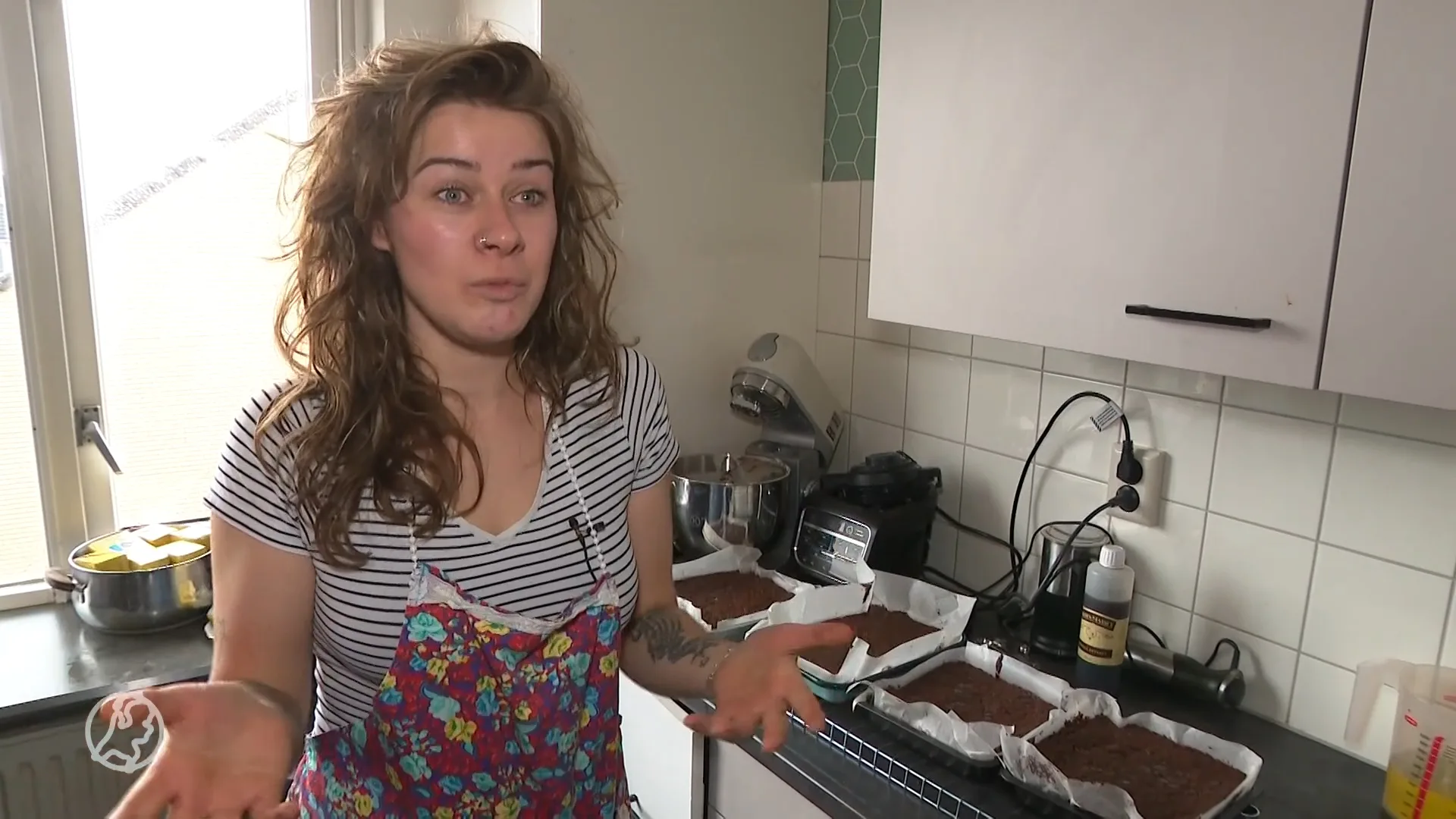 Jolentha bakt zich suf voor Voedselbank om iedereen fijne feestdagen te geven