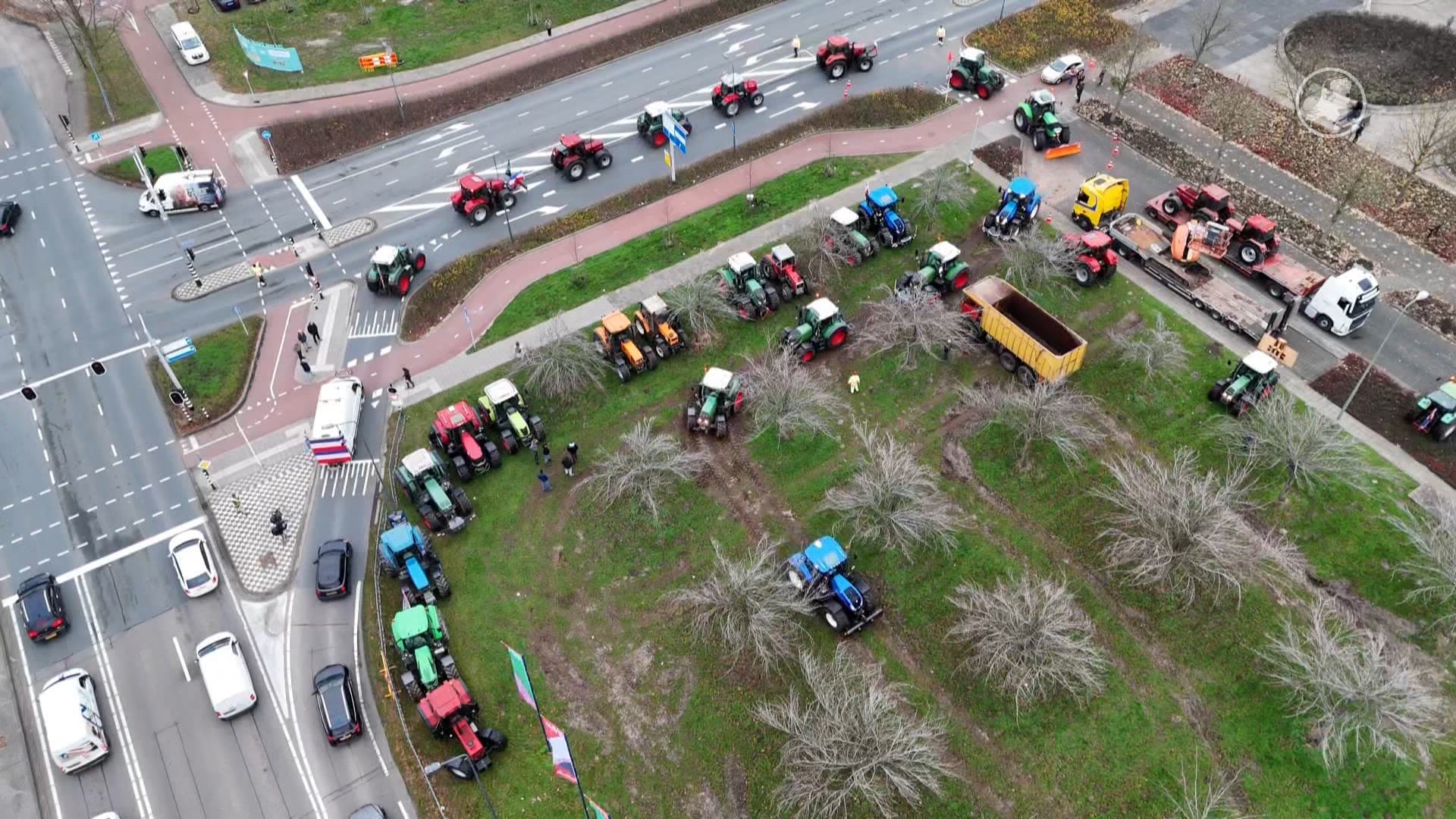 Boeren met trekkers naar provinciehuis in Den Bosch