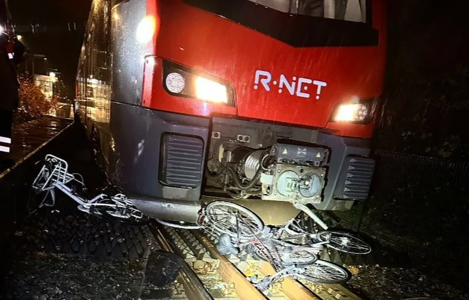 ProRail doet aangifte van fietsen op het spoor: 'Dit is puur vandalisme'