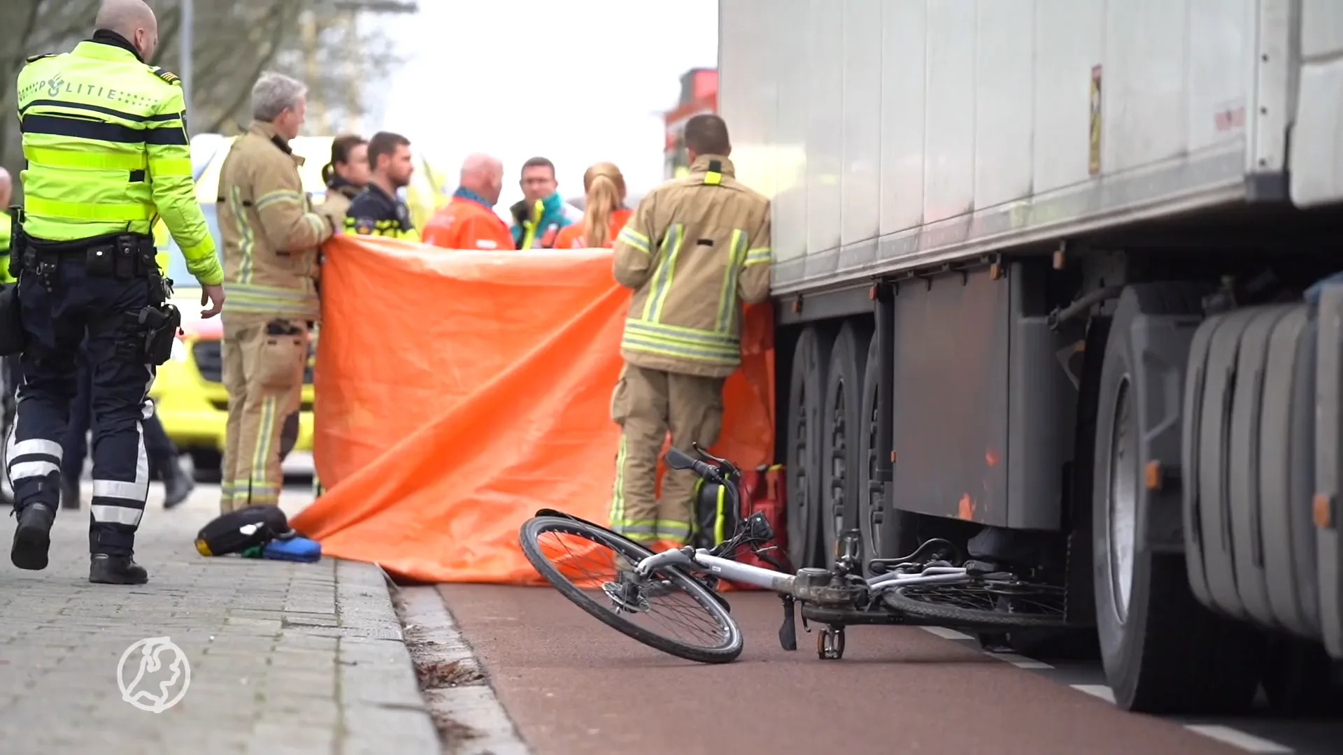 Fietser (76) overleden door ongeluk met vrachtwagen in Rotterdam