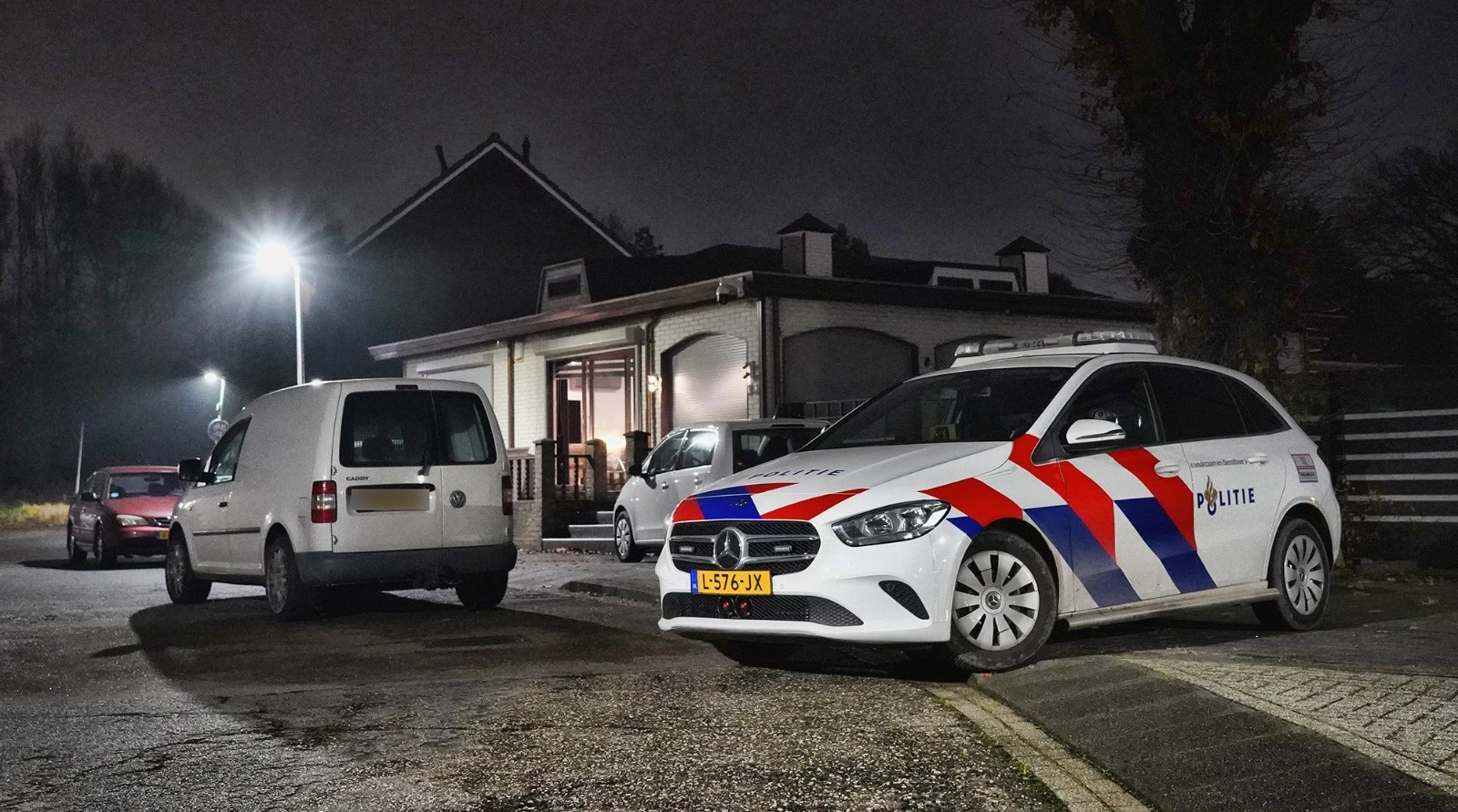 Confrontatie tussen bewoner en overvallers in huis Heerlen, verdachte naar ziekenhuis