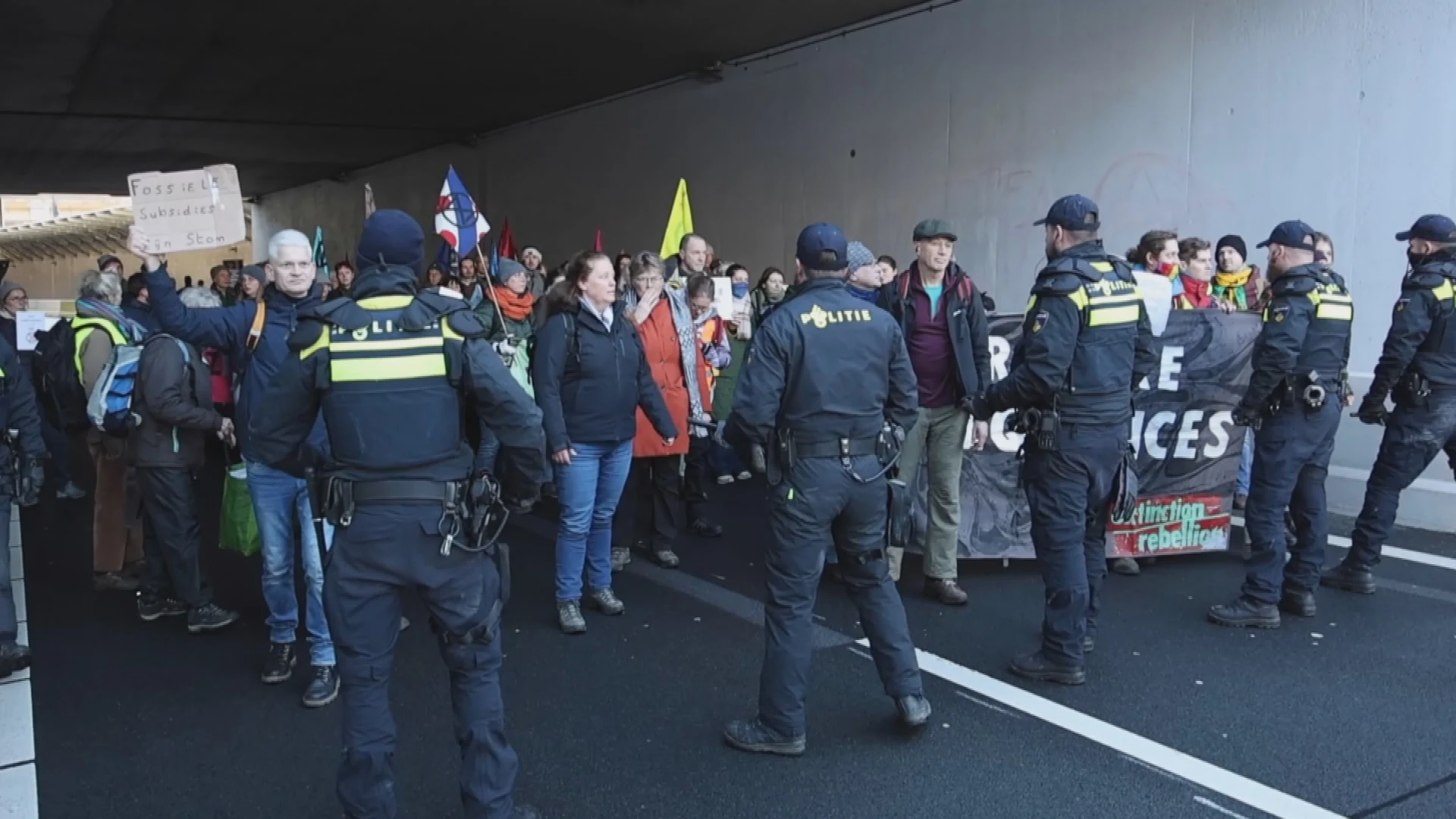 Politiebond na zoveelste XR-demonstratie: 'Zijn een speelbal van de politiek'