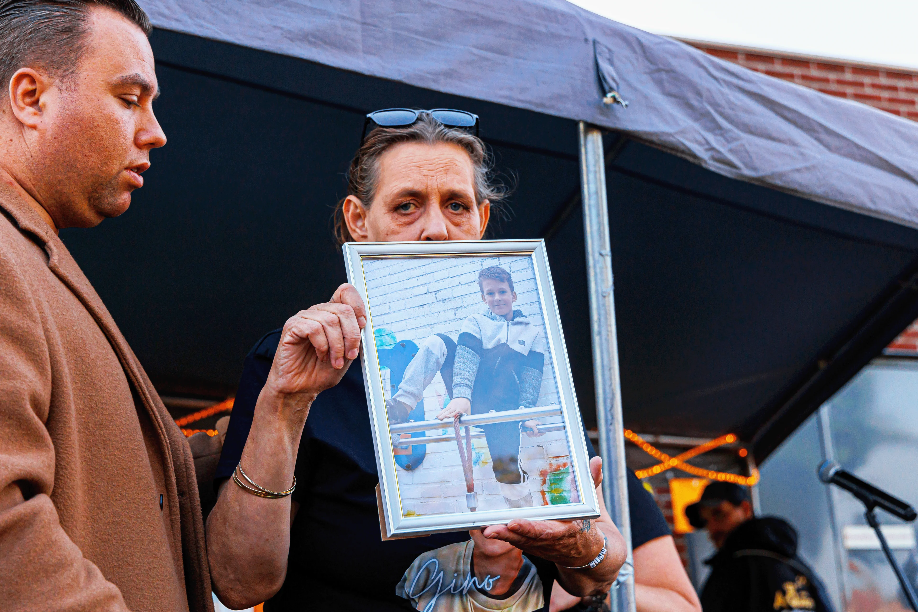 Moeder overleden Gino (9) zet gevoelens op rijm: 'Hij leeft nog in ons hart!'