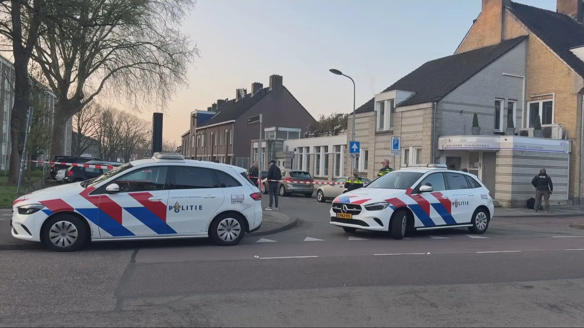 Politieagent beschoten tijdens inval woning Maastricht