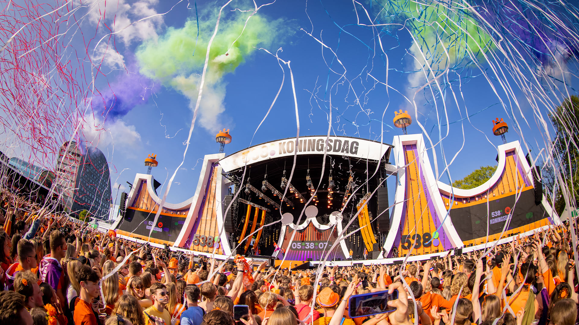 Winterjas, poncho of T-shirt? Dit is de weersverwachting voor Koningsdag