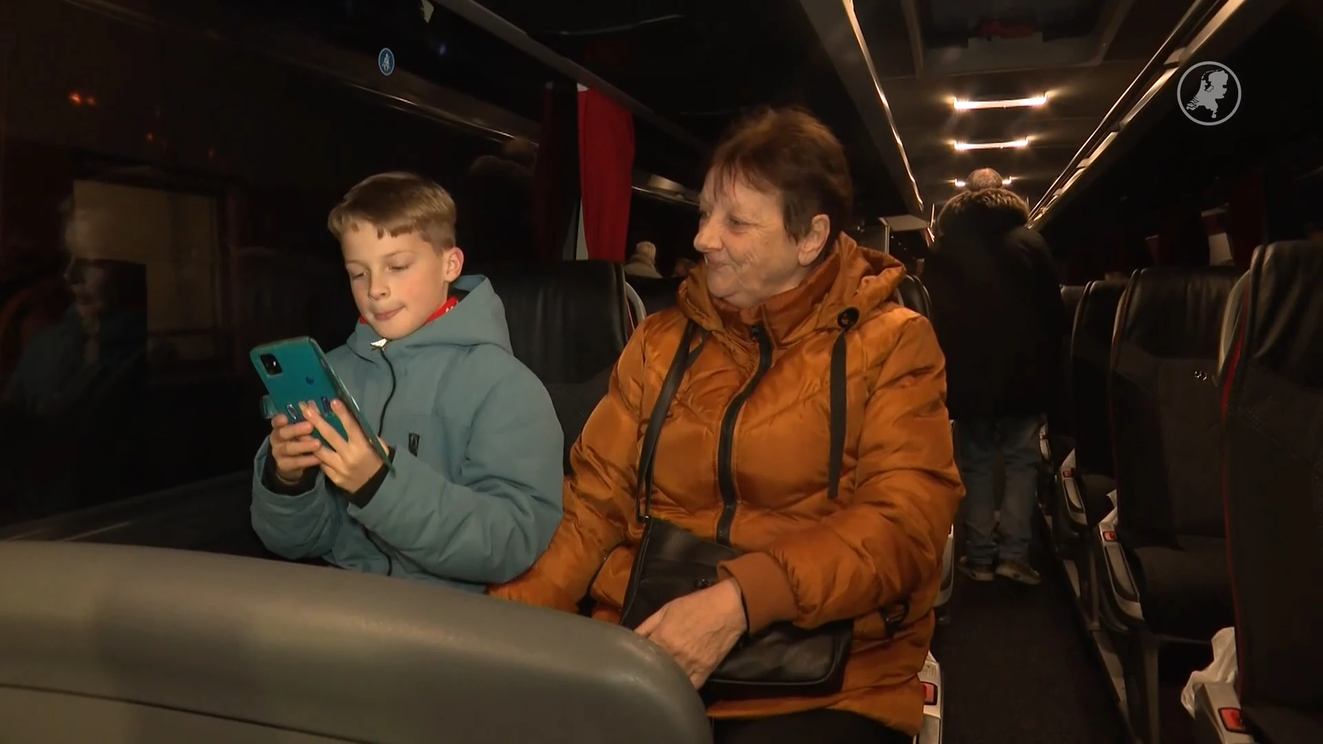 FC Utrecht verrast ernstig zieke Lenie (66) en kleinzoon Timo (10)