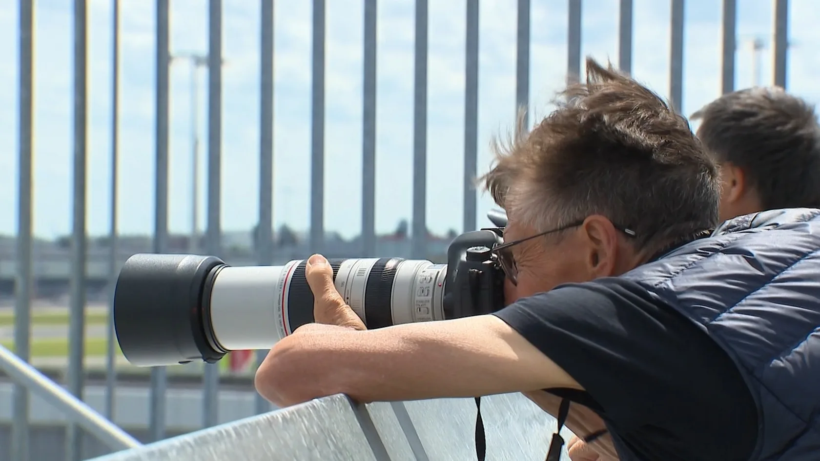 Spotters dagelijks uren op Schiphol om vliegtuigen NAVO-top te zien