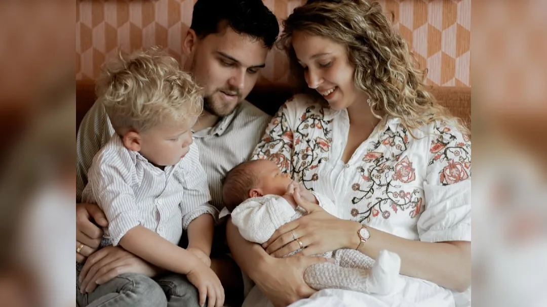 Uit puin Duits hotel gered Urker gezin vernoemt baby naar redder