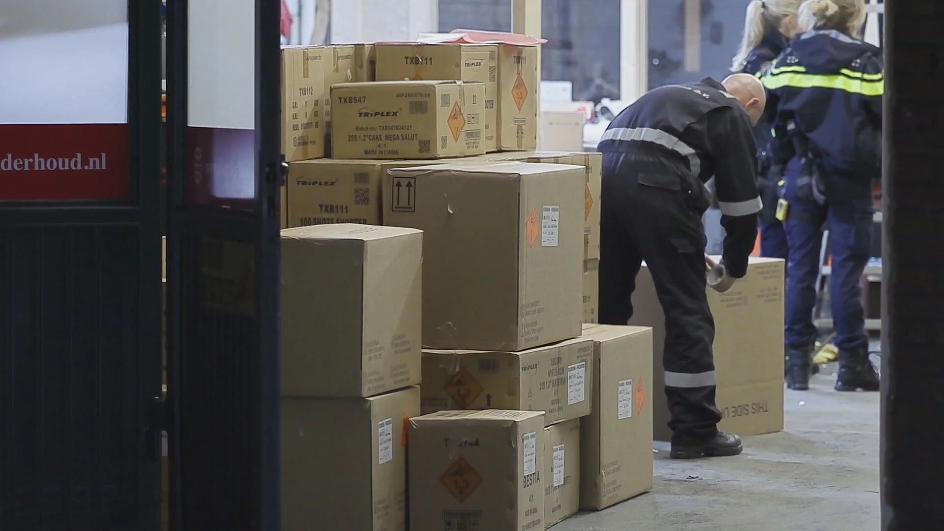 Duizenden kilo's illegaal vuurwerk gevonden in Haagse woonwijk