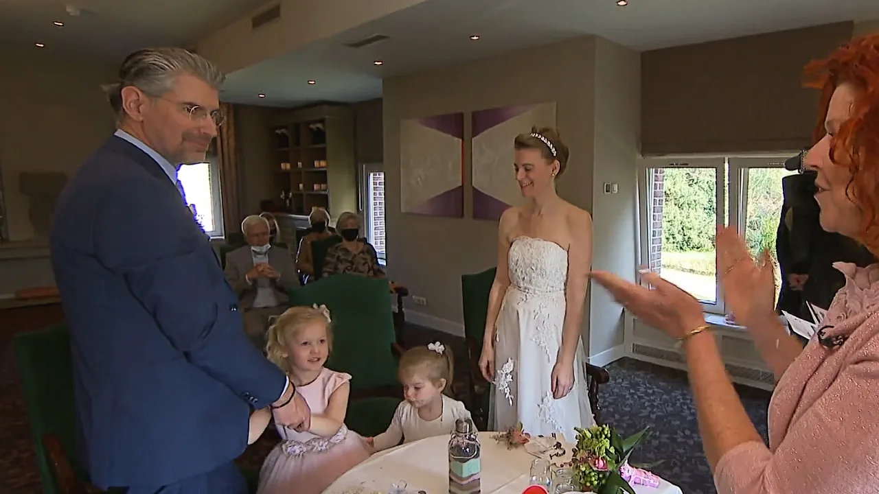 Een prachtig afscheid: Liva (4) trouwde met haar terminaal zieke vader