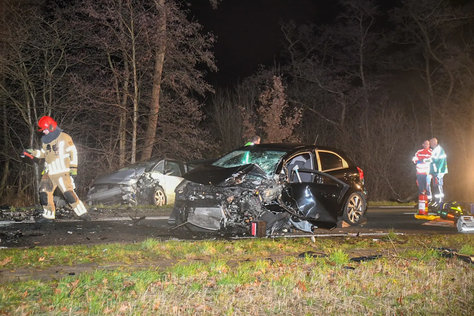 Ravage na frontale aanrijding op de N201, drie gewonden naar het ziekenhuis