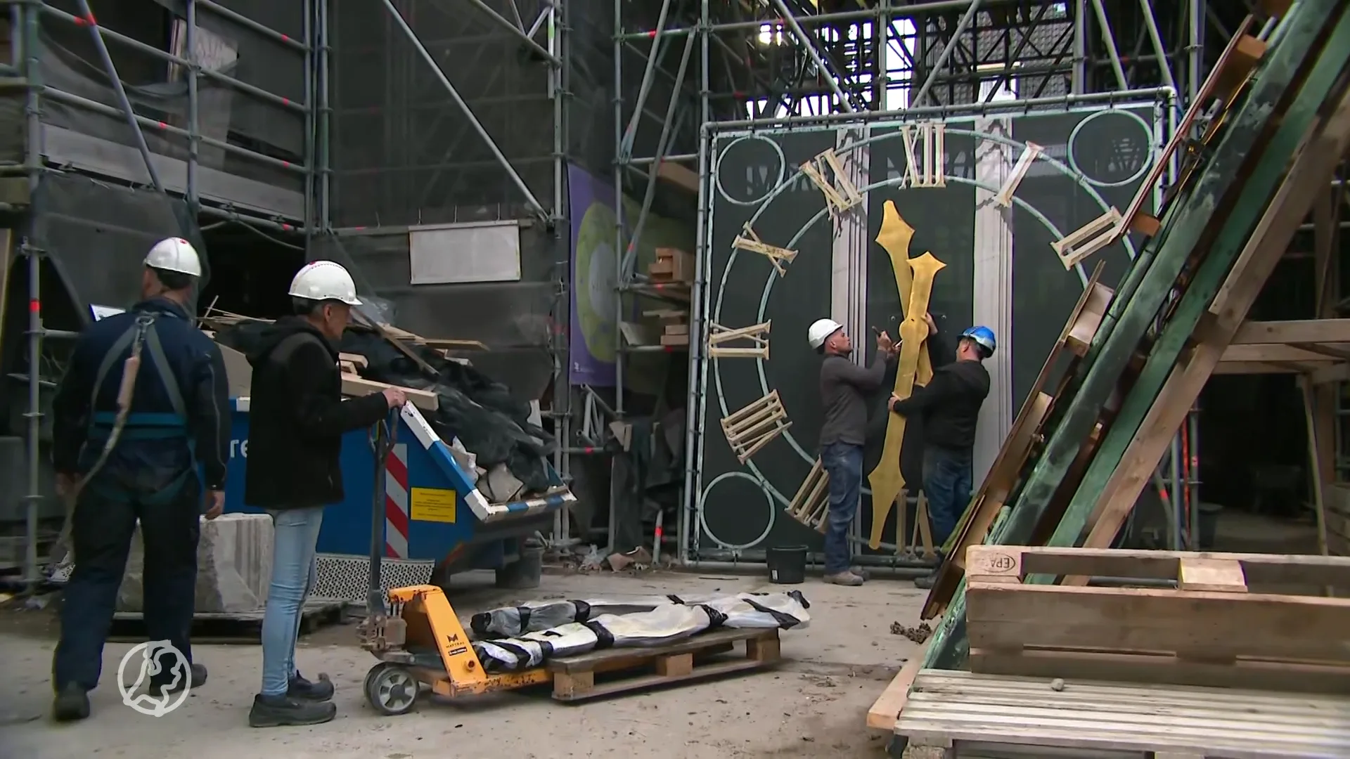 Bijna is de Dom weer zoals vanouds: ook wijzerplaten weer terug