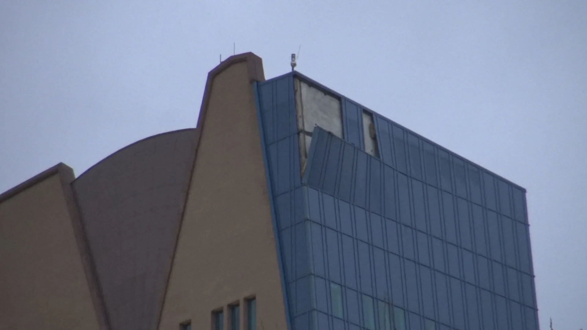 Zekeren loslatende platen pand Gasunie lukt niet, omliggende wegen nog dicht