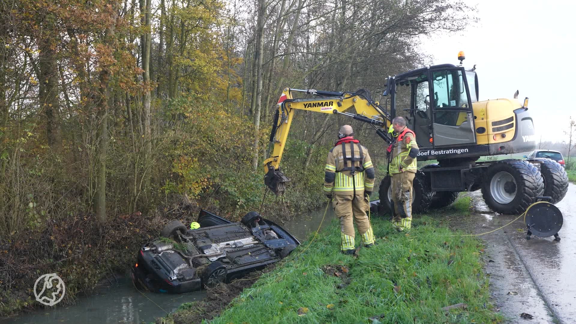 Vrouw en twee kinderen gewond bij auto-ongeluk, reanimatie nodig voor kind