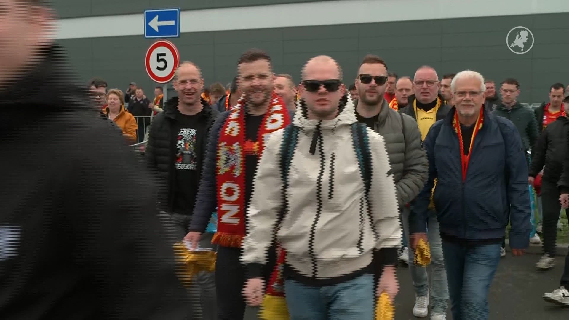 Grote stoet bussen brengt Go Ahead-fans naar Rotterdam