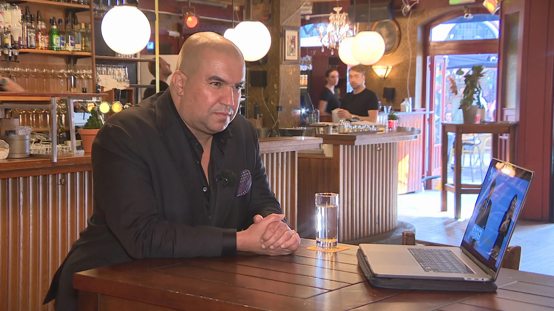 Nijmeegse horecabaas gaat gasten straks niet checken op coronabewijs: 'Ik vertik het'