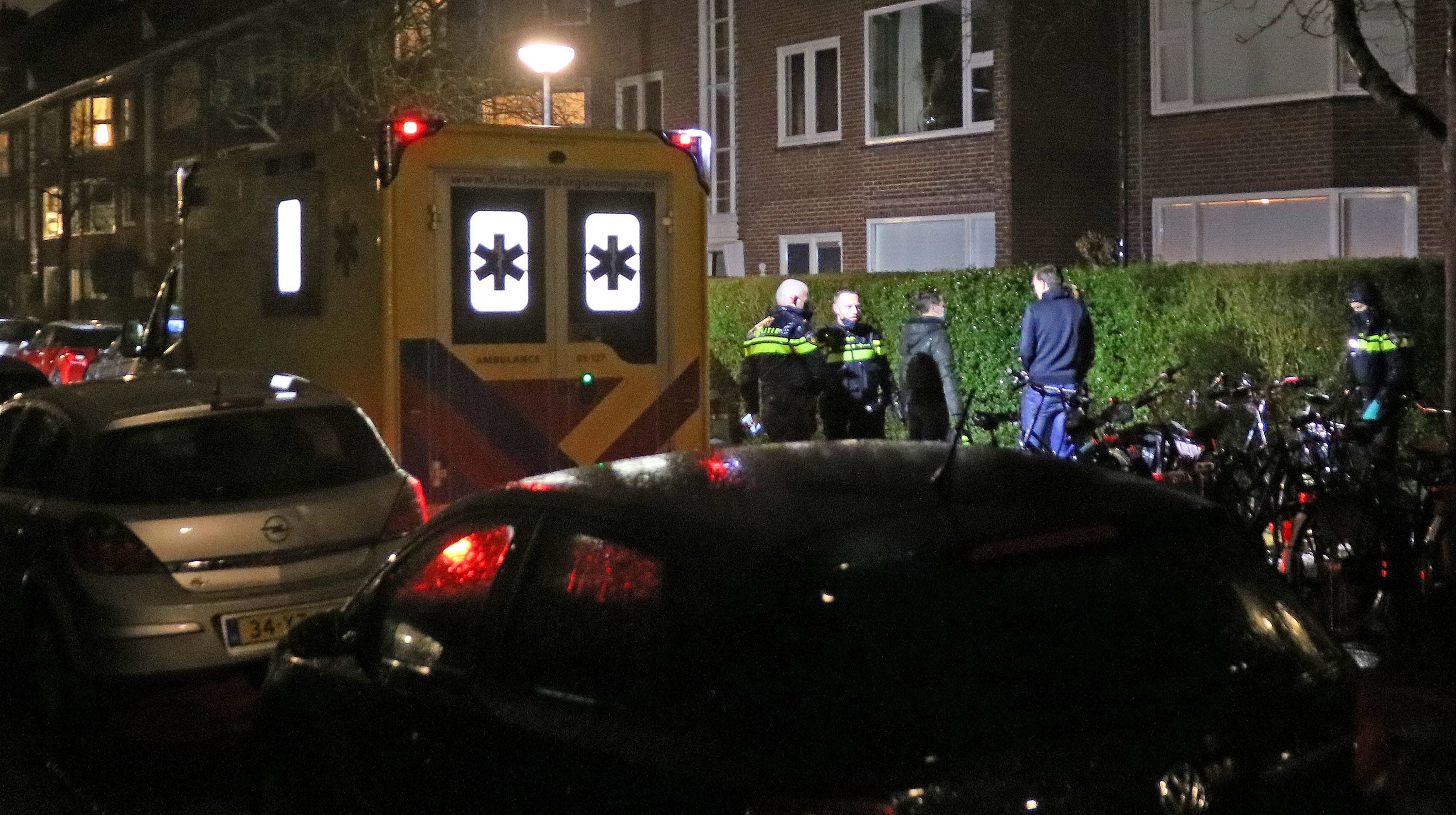 Agent in gezicht gestoken bij controle op avondklok in Groningen