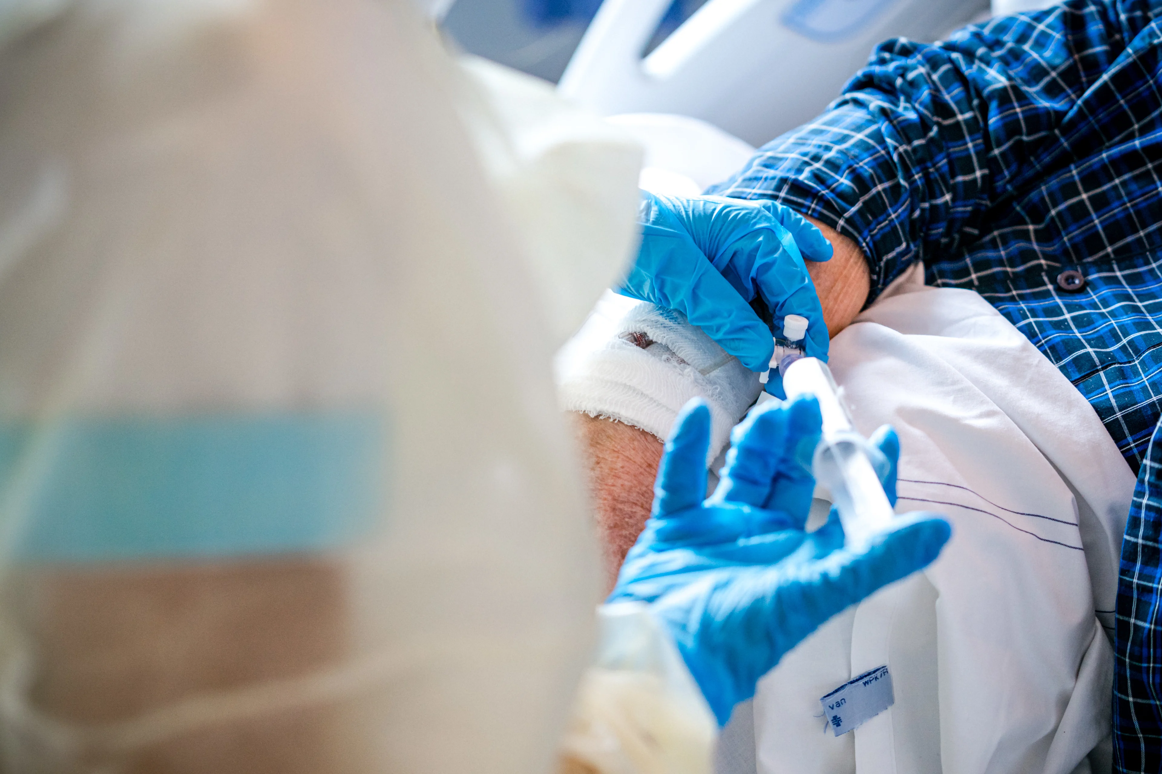 Reguliere zorg verder teruggeschroefd wegens coronadrukte