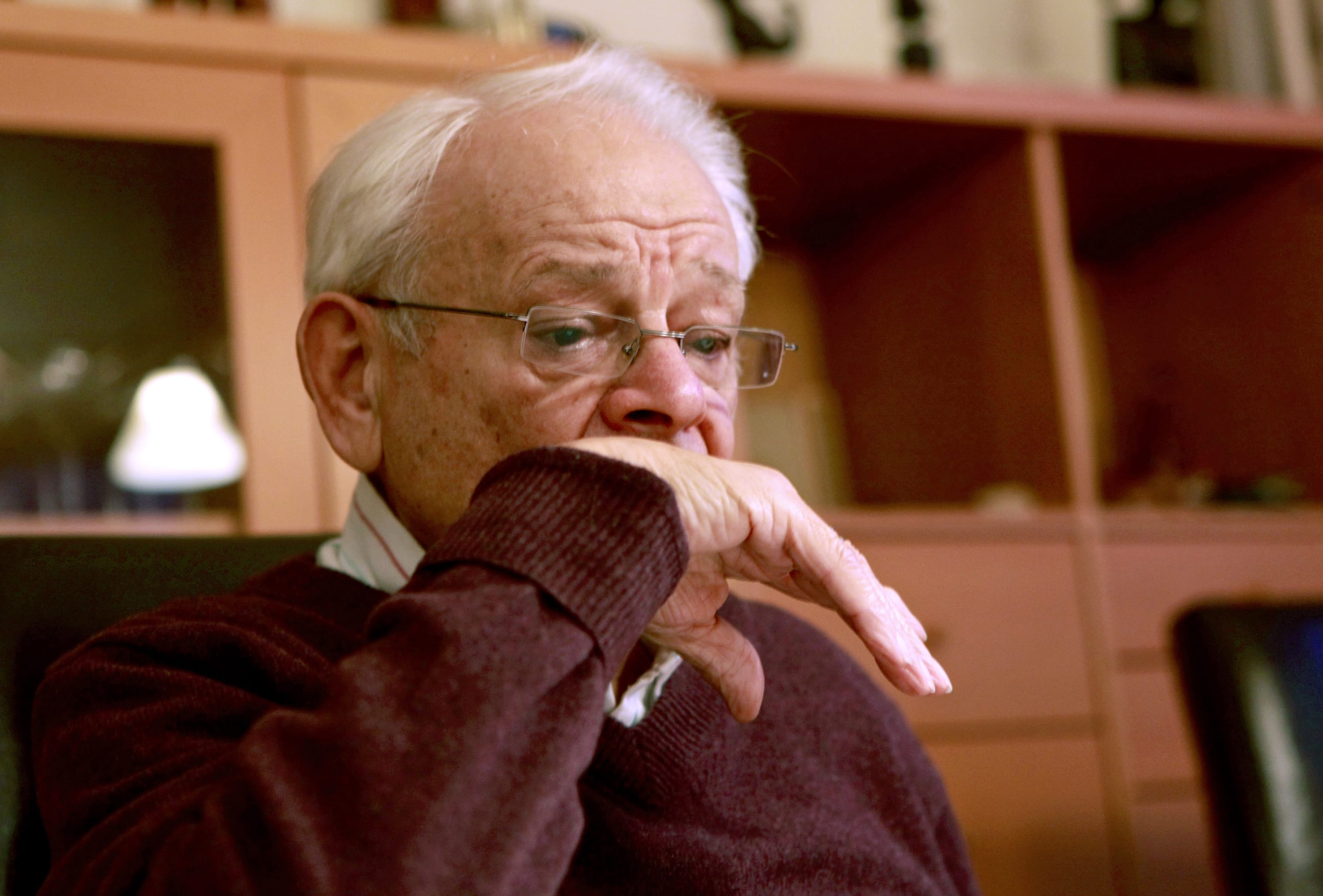 Dit is holocaustoverlevende Jules Schelvis die werd genoemd door de koning